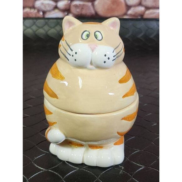 Bella Casa by Ganz Salt and Pepper Shaker Tabby Cat - Picture 1 of 7